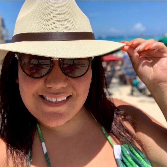 Meet your Posher, Pilar - Picture 1 of 1